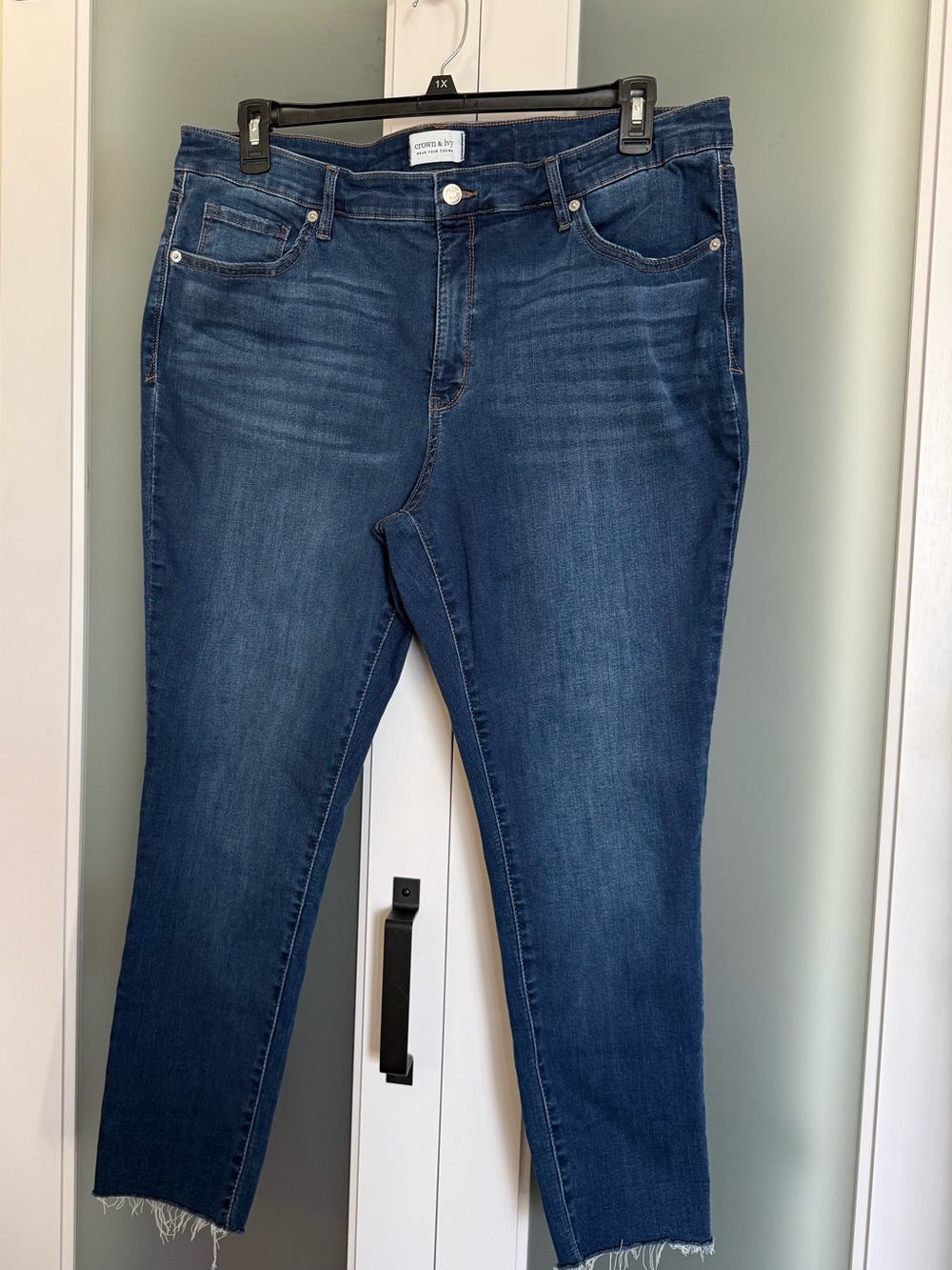 Crown & Ivy High Rise Skinny Crop Jeans